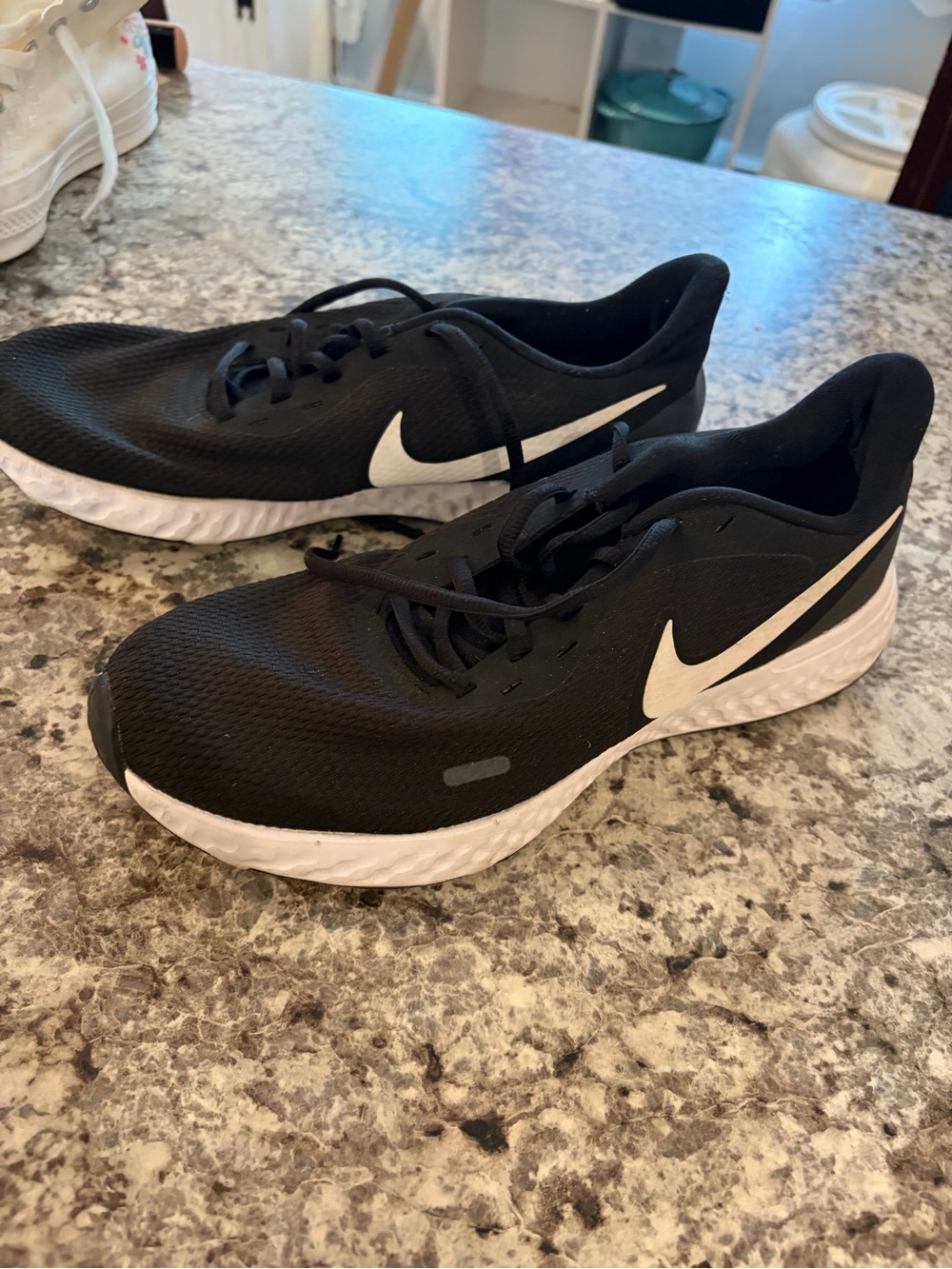 Nike women’s Black and White Lightweight Running Sneakers